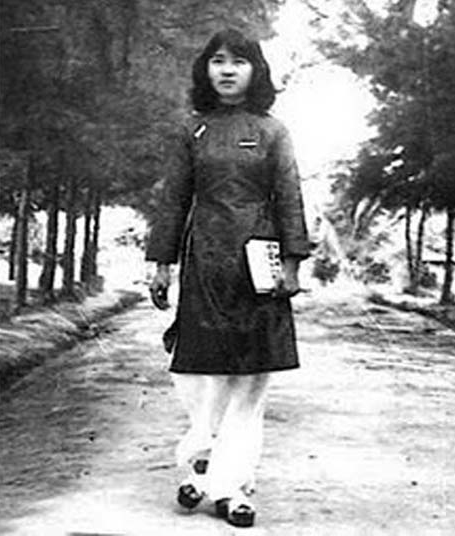 pic 2. ao-dai-mini trước 75-vai-raglan-va-quan-ong-rong